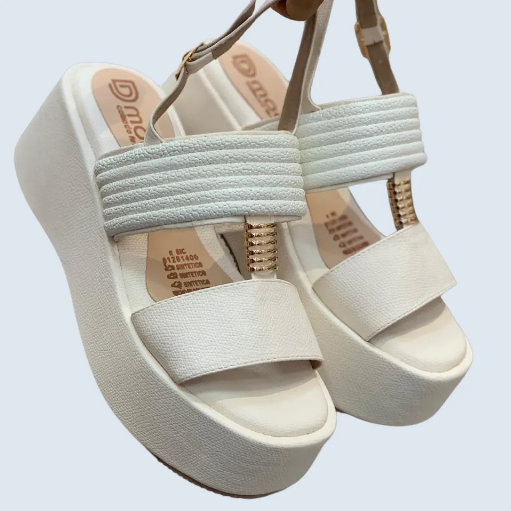 PLATAFORMA DOBLE CAPELLADA CON HERRAJE Y CORREA TRASERA