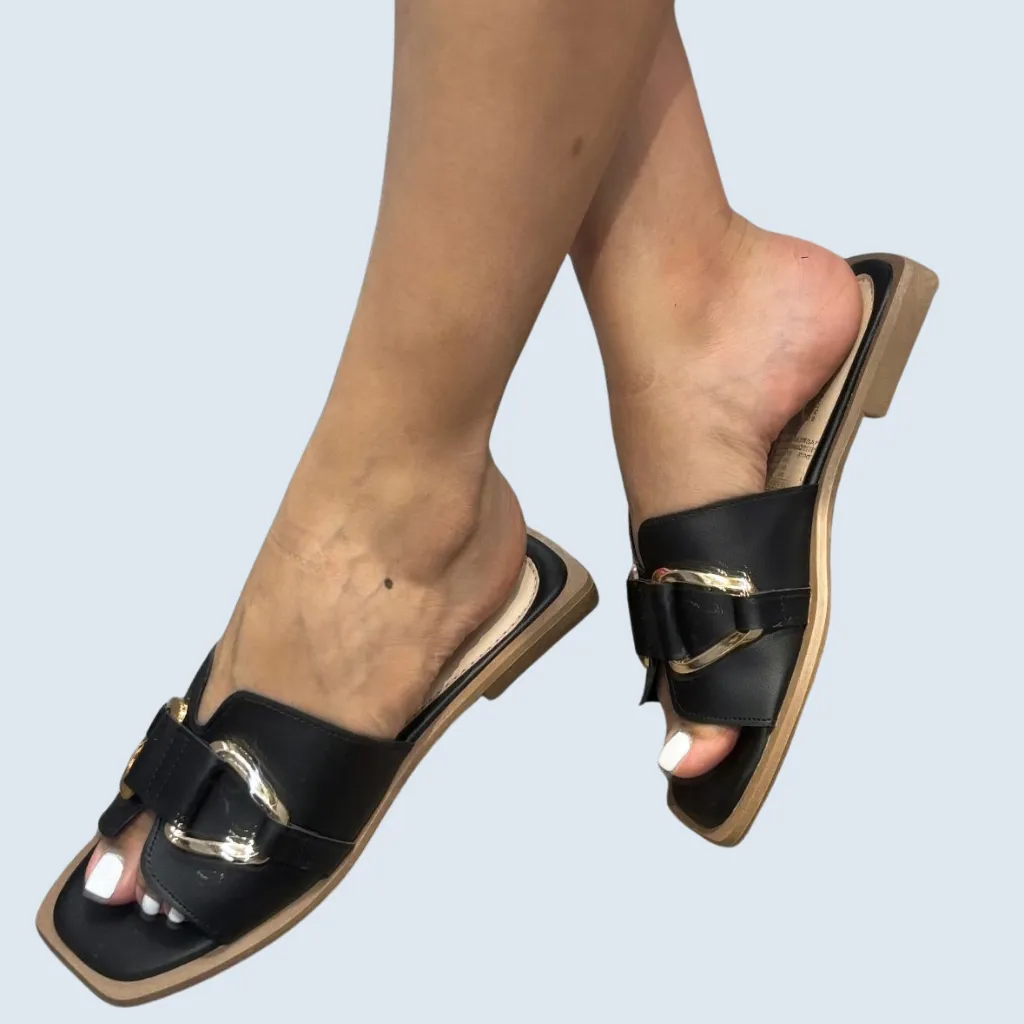 SANDALIA PLANA SUECA CAPELLADA CON HERRAJE