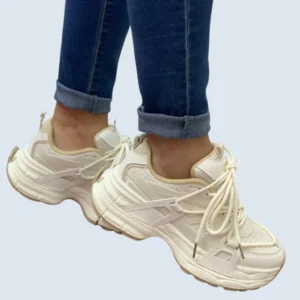 TENIS CAPELLADA CON CAUCHOS Y CORDONES CRUZADOS