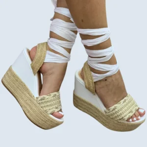 PLATACORMA CAPELLADA TEJIDA CON TRENZA Y TIRAS DE AMARRAR