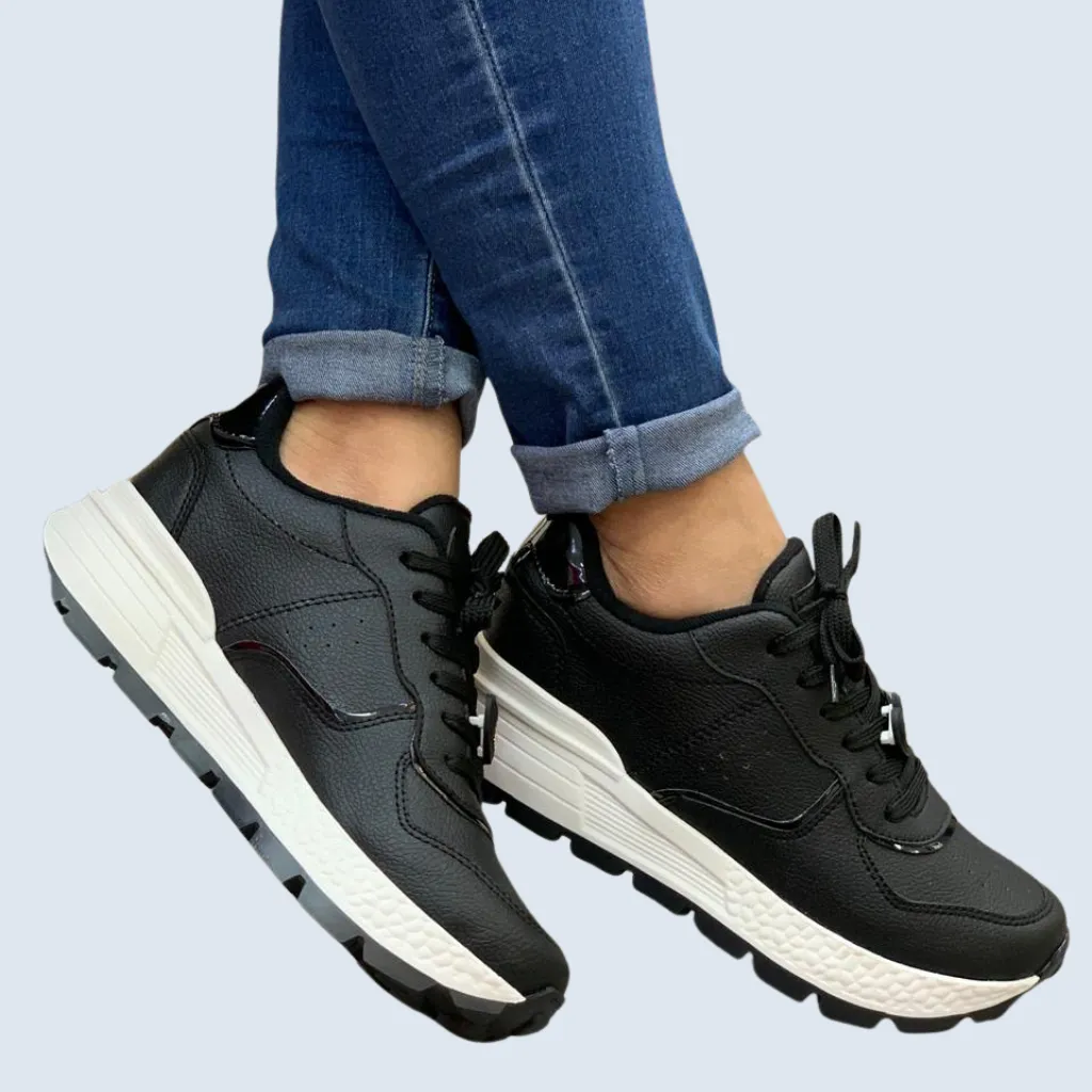 TENIS CASUAL CON ACCESORIO EN CORDONES