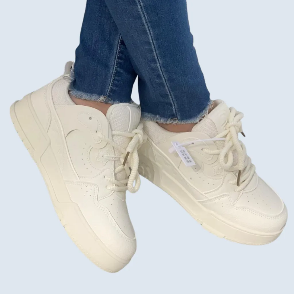 TENIS APLIQUE DE ESTRELLA EN CORDONERA