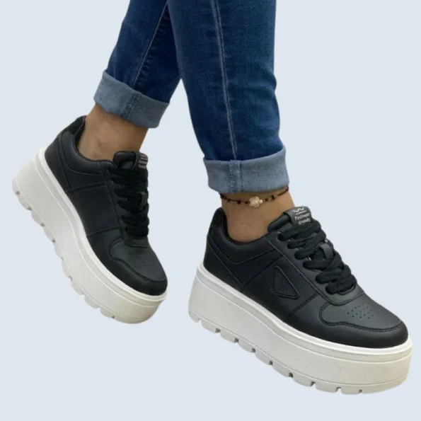 TENIS SUELA ALTA CON APLIQUE LATERAL